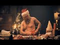I ladri svaligiano le case durante le feste, ma il Babbo Natale ha voglia di vendetta