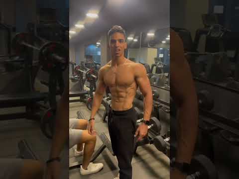         تحت العباية حكاية