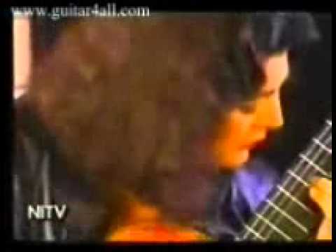 اجرای گیتار زیبا توسط لیلی افشار