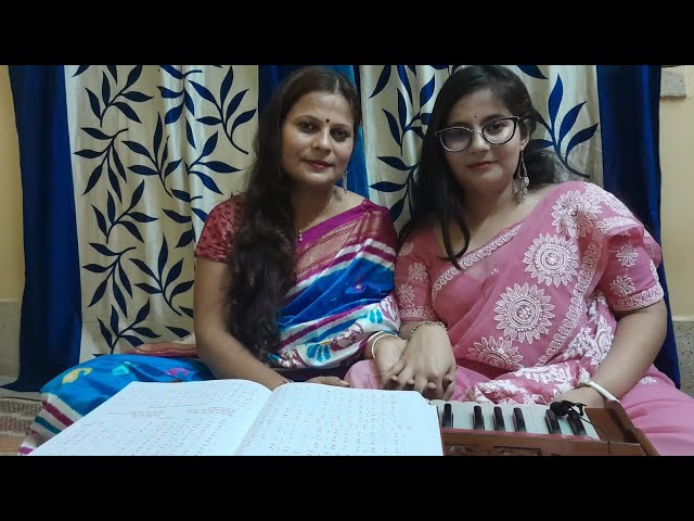 Ami Chini Go Chini Tomare || Rabindrasangeet || Mother and daughter ||