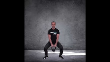 Agachamento sumo duplo + salto com Kettlebell