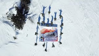 В поддержку российских олимпийцев военнослужащие ЦВО развернули баннер на высоте более 2000 метров