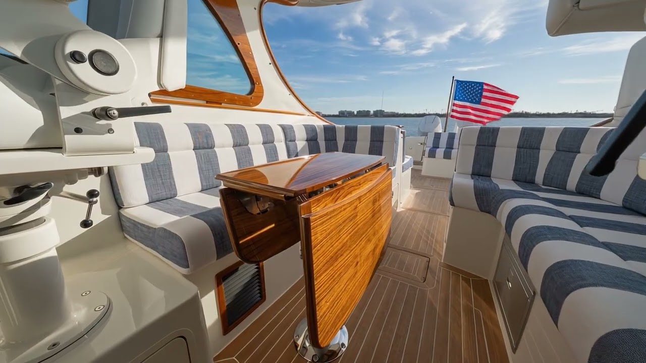 ⁣2025 Hinckley 35 