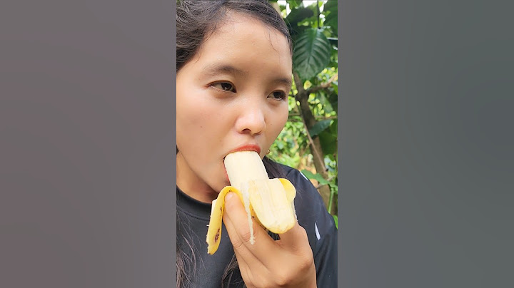 How to eat bananas without getting lipstick on them #outdoors #survival