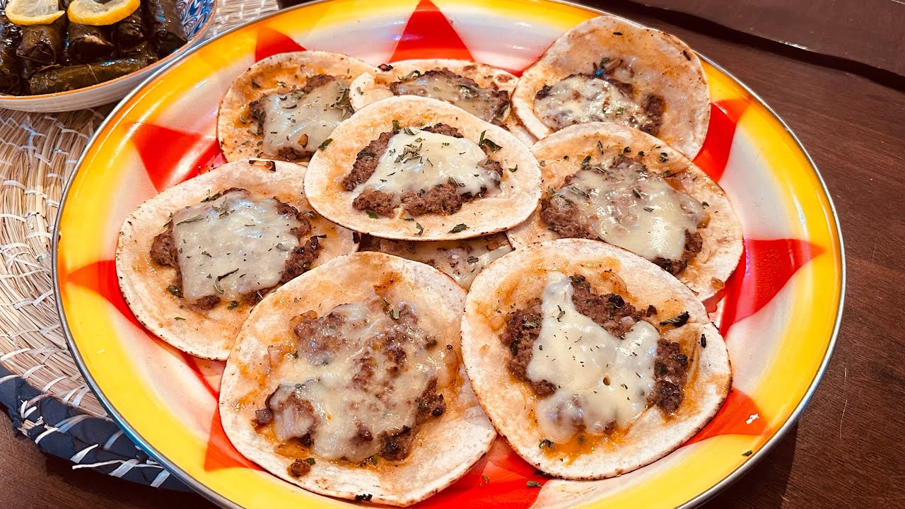 لحم مفروم بخبز تورتيلا