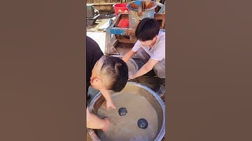 Gravity separation tech: enrich gold in one precise shake!