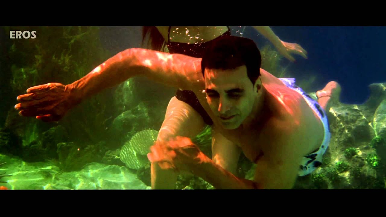 Akshay Kumar's underwater love for Kareena Kapoor - Kambakkht Ishq
