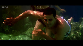 Akshay Kumar's underwater love for Kareena Kapoor - Kambakkht Ishq