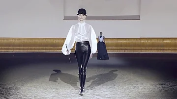 Come si veste Elisabetta Franchi?