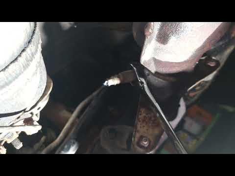 How to replace the upstream O2 sensor on a 2003 Mitsubishi Outlander