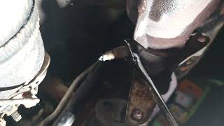 How to replace the upstream O2 sensor on a 2003 Mitsubishi Outlander