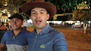 Caminando con Paquito las calles de Tequila Jalisco