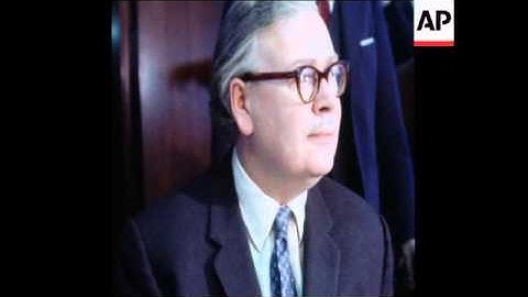 SYND 02/02/71 BRITISH COMMON MARKET NEGOTIATOR WITH HIS DELEGATION, FRENCH DELEGATION AND DUTCH DELE