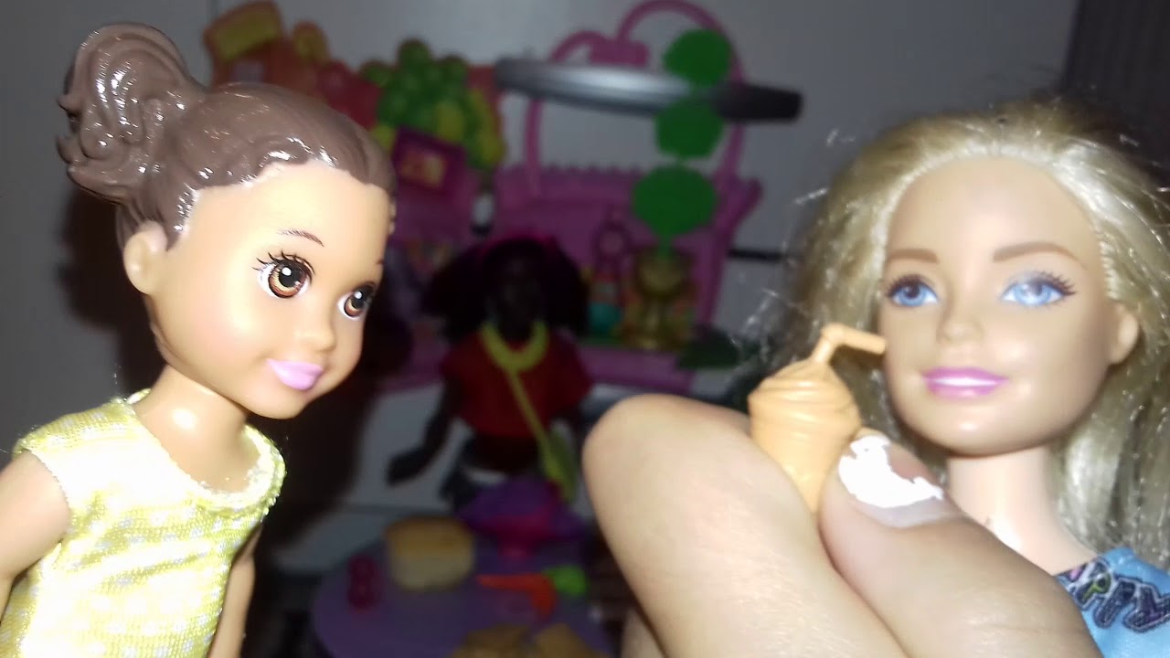 video de poupeé barbie a la piscine