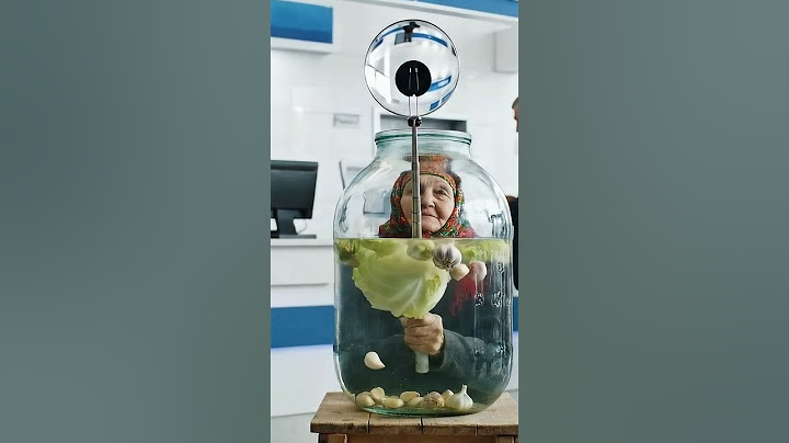 Бабка хотела в Сбер, а попала в рассол 🥒🧄 #бабка #рассол #банка #мем #трешконтент #shorts