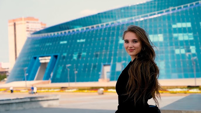 Ер адамдар тобымен хардкорлық секс Әдемі транс әйел еркекті сорып алады.