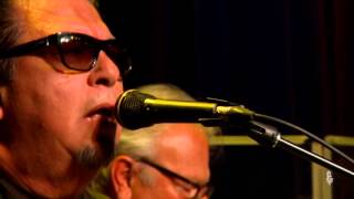 Video thumbnail of "Los Lobos - Poquito Para Aqui (eTown webisode #874)"