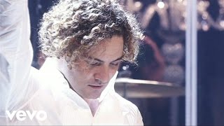 David Bisbal - Esclavo De Sus Besos -Versión Acústica / Una Noche En El Teatro Real / 2011 chords