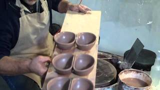 SIMON LEACH POTTERY - Throwing double bowls to a gauge !