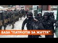 Уже задержаны. "Боксеры" ОПЗЖ Ильи Кивы с кучей огнестрельного оружия заблокировались в центре Киева