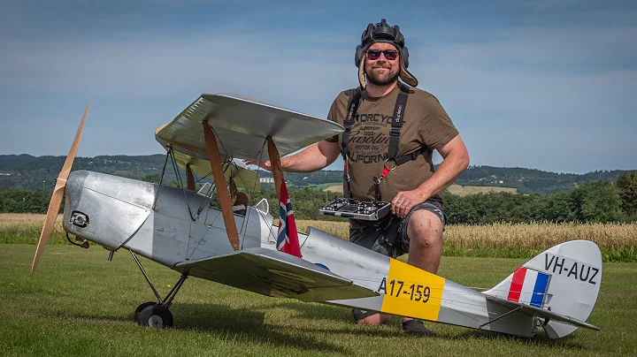 Toni Clark Tiger Moth 1/3,3 Scale - Maiden Flight....