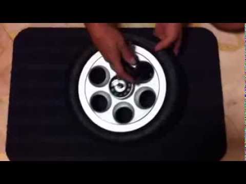 Herziening Absurd Infecteren Joolz Geo 2: How to Remove / Attach the Wheels and Lock the Front Wheels -  YouTube