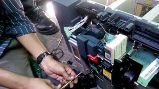 Видео schneider Air circuit breaker maintaince (автор: Nick Bhagat And Farms)