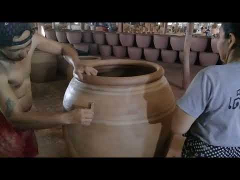 การทำเครื่องปั้นดินเผา : ชวนดูการติดลายโอ่งมังกรราชบุรี
