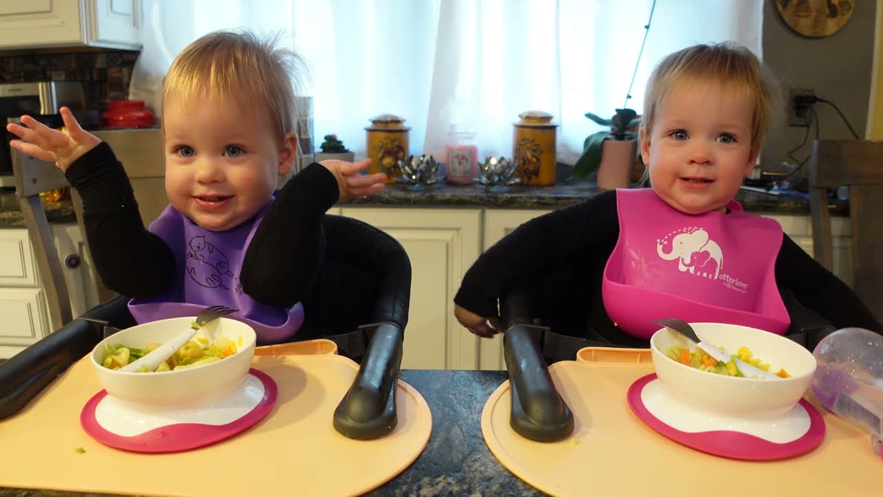 Twins try shrimp scampi