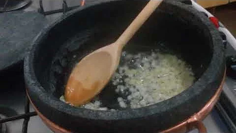 O que cozinhar em panela de pedra sabão?