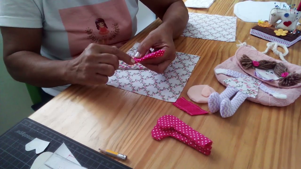 Bolsinha Boneca, faça usando os retalhos.