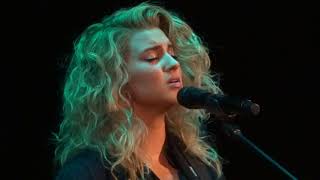 Vignette de la vidéo "Tori Kelly - "Silent Night" and "Hallelujah" (Live in Los Angeles 12-13-17)"