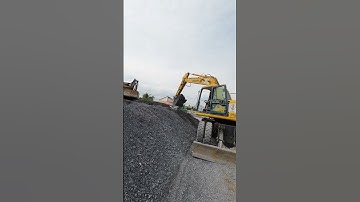 Đá được tập kết ngay chân cầu Rạch Miễu 2 để thảm nhựa | MAI TIỀN GIANG #short #1813