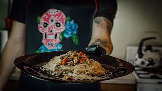Как приготовить фунчозу с морепродуктами и грибами Как приготовить фунчозу с морепродуктами и грибами