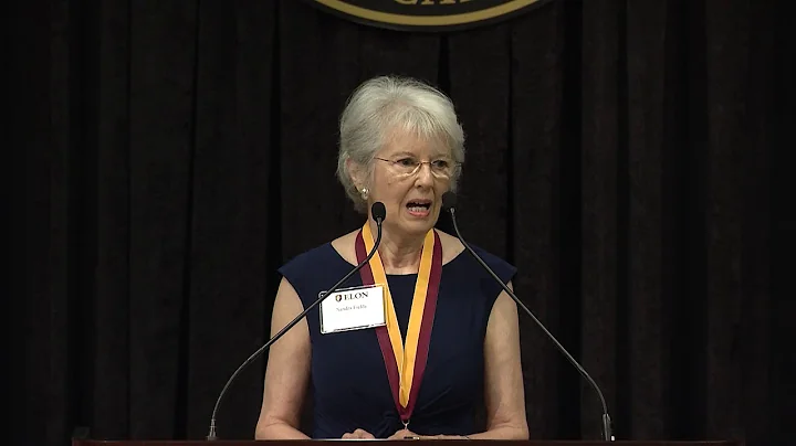 Sandra Fields receives the Elon Medallion