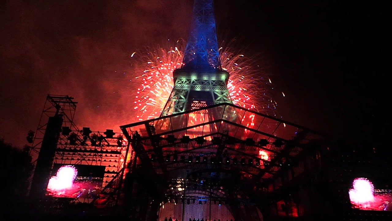 Feu d'artifice - Final - Paris - Tour Eiffel - 14 juillet 2014 - " La Marseillaise" - "Imagine"