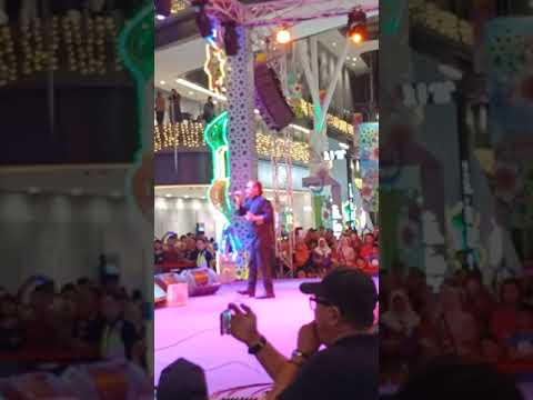 Download lagu Awie - Sejati live @ Tampines Hub Awie - Sejati live @ Tampines Hub