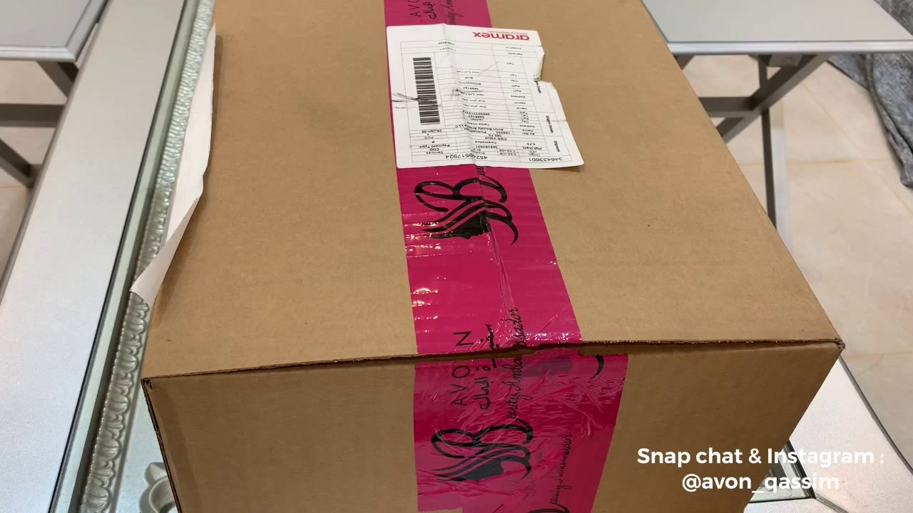 فتح صندوق طلبيتي من أفون Avon unboxing