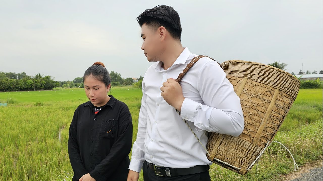 1 day the Kind man experiencedthe Uyen's life. Unexpectedly, he sold out all his goods in 5 minutes.