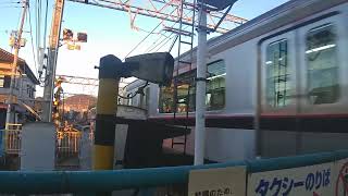 押部谷駅を発車する、神戸電鉄6500系。