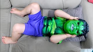 Baby Hulk Finge Brincar De Missao De Resgate Com Super Herói