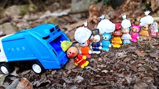 アンパンマンがはたらくくるまのゴミ収集車にすぽすぽ突入★ショベルカー(ユンボ)で砂遊び！歌でお片づけ♩英語の数字も学ぼう！おもちゃの人気のりものあつまれ♩知育キッズ 子供向け動画
