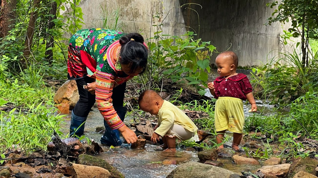 The arduous journey - a single mother raising 2 children - was thrown away on the road