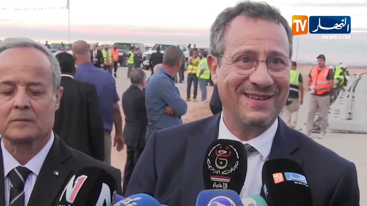 بشار / وزيرا الأشغال العمومية و النقل يعاينان مشروع السكة الحديدة