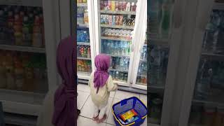 BELANJA MINUMAN DI INDOMARET. REPOT BANGET😱🤣 #shorts #shopping #belanja #kidsvideo #drink #hijab