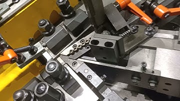 Release Blanks device for thread rolling machine.
