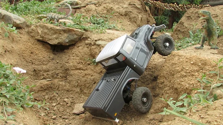 Team Associated FJ45 First Run! CR-12 Base