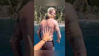 DILETTA LEOTTA tenta di buttare LORIS KARIUS in acqua ad Ibiza 😅😅