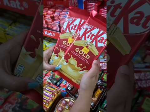 GIANT KITKAT GOLDEN