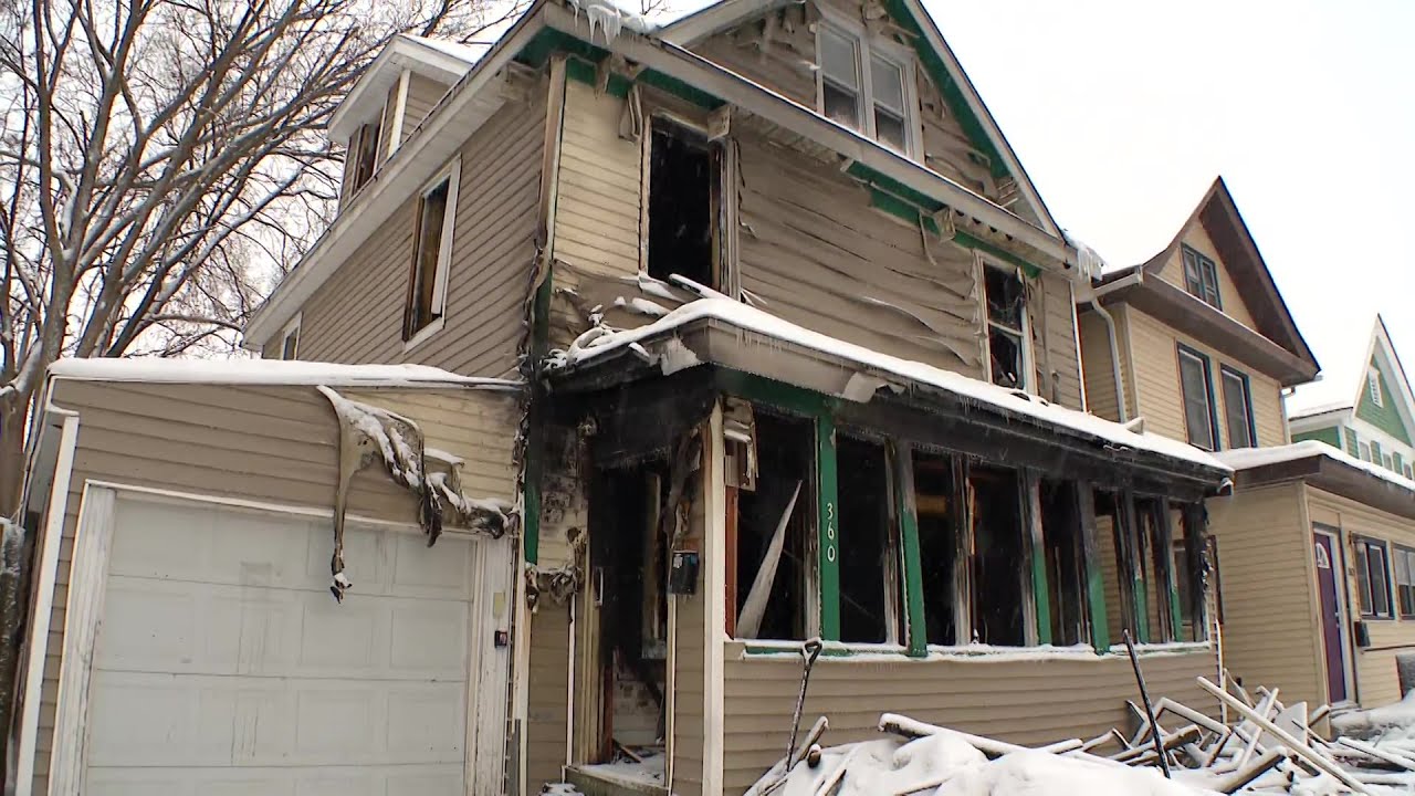 13 displaced after St. Paul house fire - YouTube